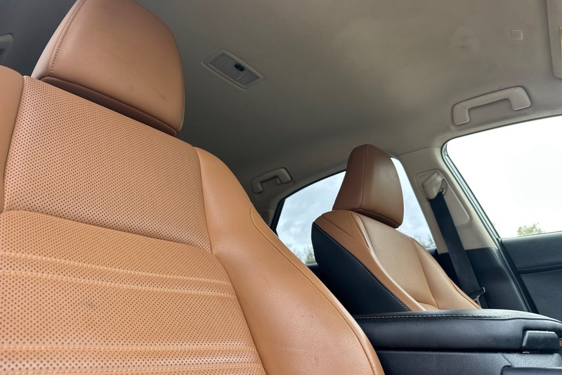Lexus NX Vehicle Full-screen Gallery Image 20