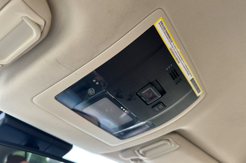 Lexus NX Vehicle Full-screen Gallery Image 24