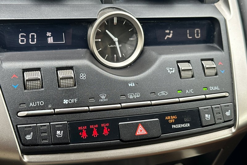 Lexus NX Vehicle Full-screen Gallery Image 28