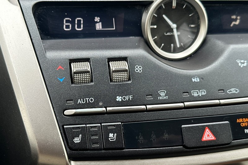 Lexus NX Vehicle Full-screen Gallery Image 29