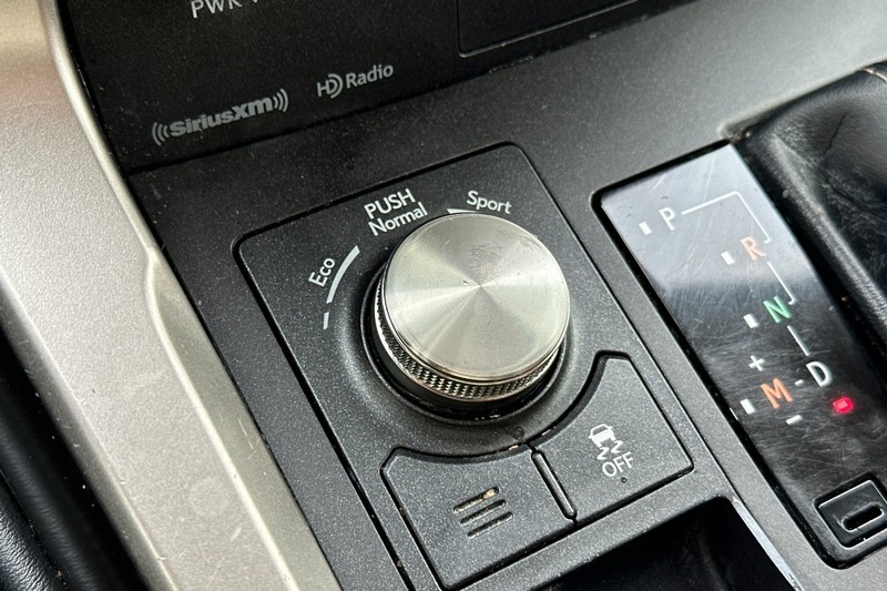 Lexus NX Vehicle Full-screen Gallery Image 32