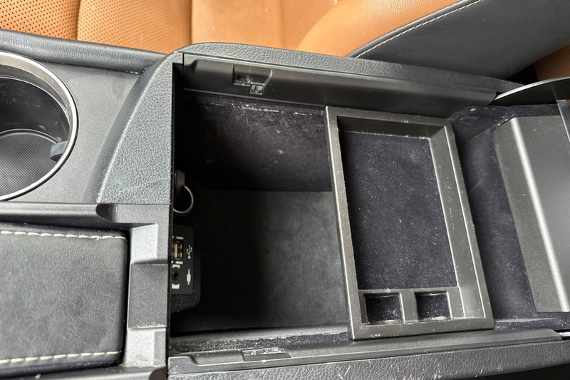 Lexus NX Vehicle Full-screen Gallery Image 33