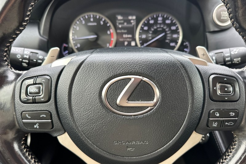Lexus NX Vehicle Full-screen Gallery Image 36