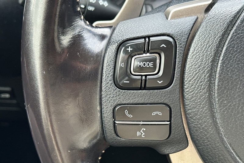 Lexus NX Vehicle Full-screen Gallery Image 37