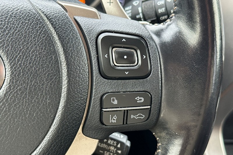 Lexus NX Vehicle Full-screen Gallery Image 39