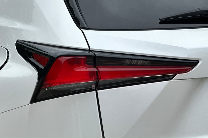 Lexus NX Vehicle Full-screen Gallery Image 46