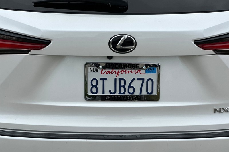Lexus NX Vehicle Full-screen Gallery Image 47