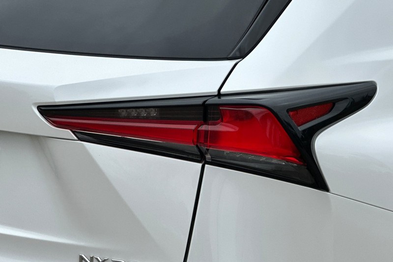 Lexus NX Vehicle Full-screen Gallery Image 48