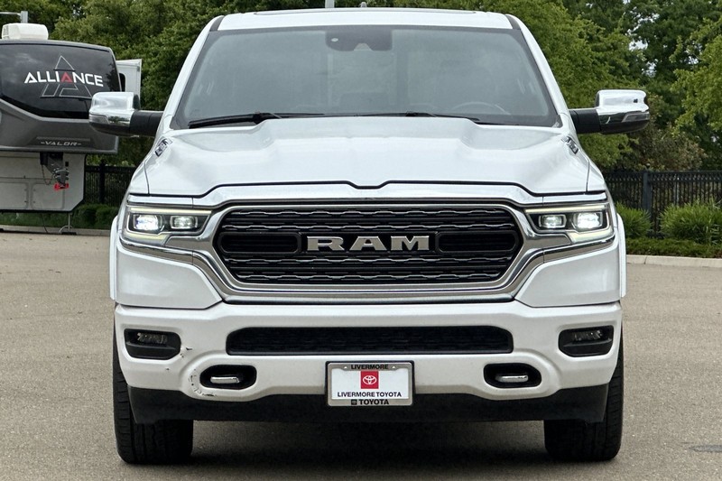 Ram 1500 Vehicle Full-screen Gallery Image 09