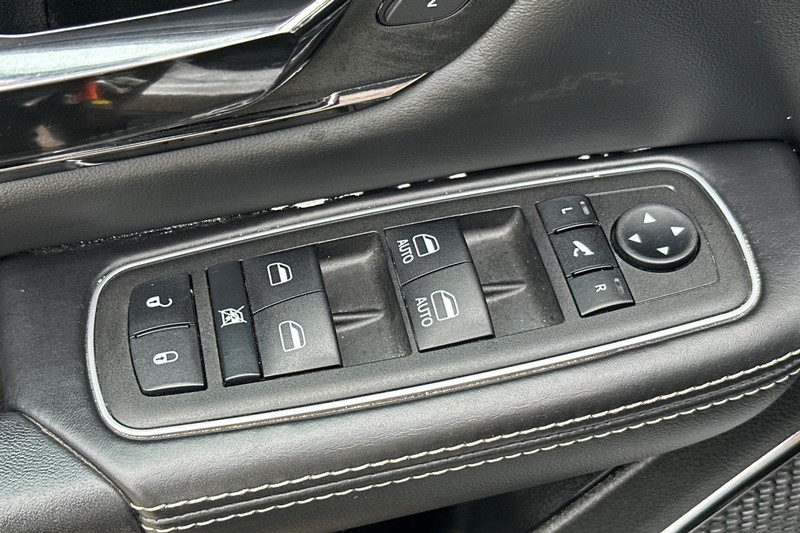 Ram 1500 Vehicle Full-screen Gallery Image 12