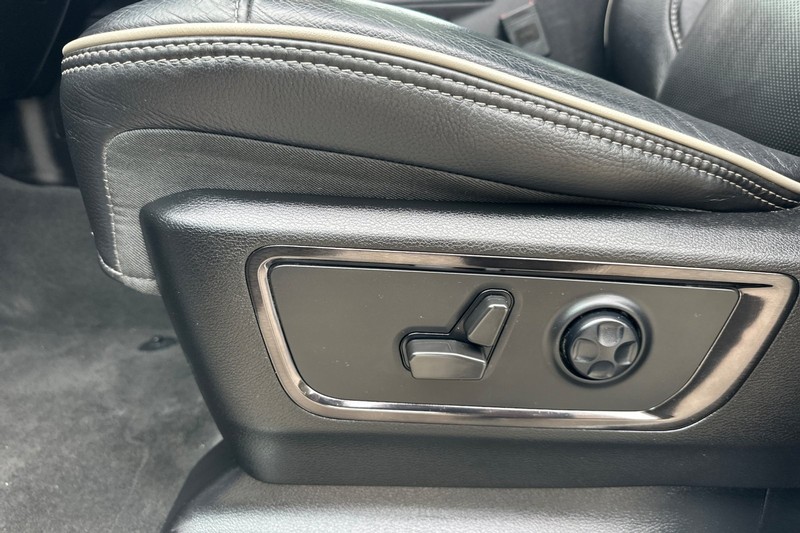 Ram 1500 Vehicle Full-screen Gallery Image 13
