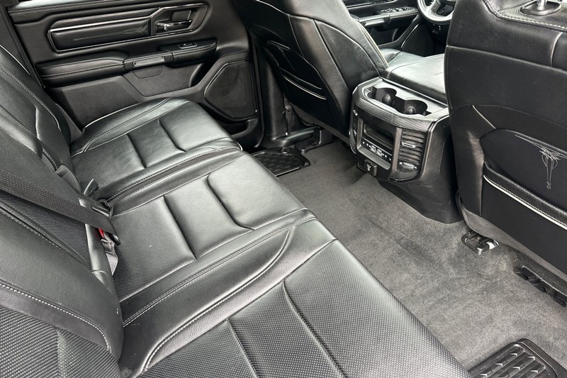 Ram 1500 Vehicle Full-screen Gallery Image 17