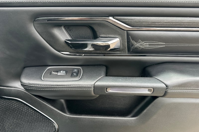 Ram 1500 Vehicle Full-screen Gallery Image 20