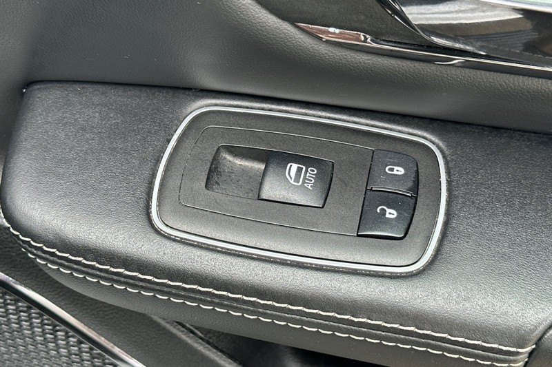 Ram 1500 Vehicle Full-screen Gallery Image 21