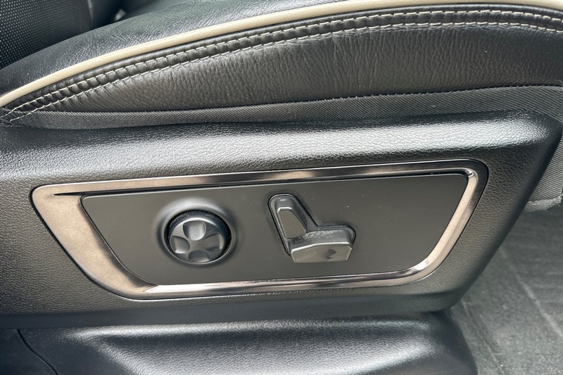 Ram 1500 Vehicle Full-screen Gallery Image 22