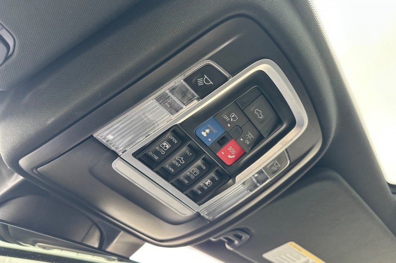 Ram 1500 Vehicle Full-screen Gallery Image 23