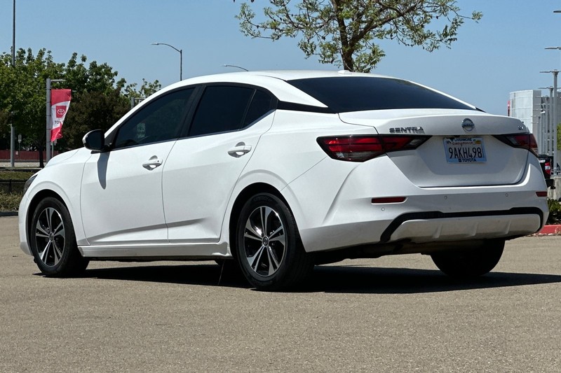 Nissan Sentra Vehicle Full-screen Gallery Image 06