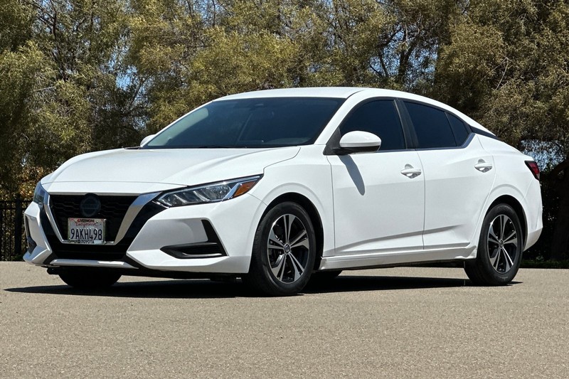 Nissan Sentra Vehicle Full-screen Gallery Image 08