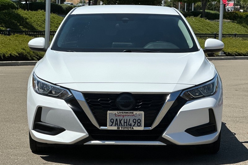 Nissan Sentra Vehicle Full-screen Gallery Image 09