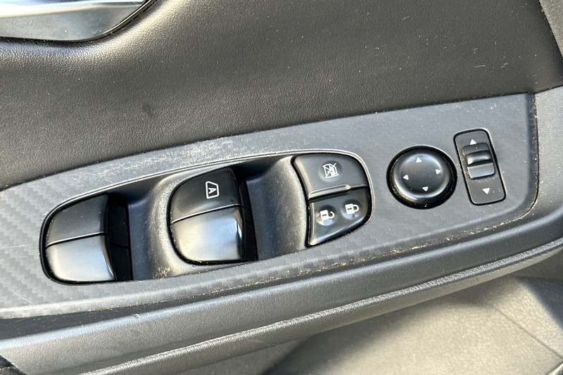 Nissan Sentra Vehicle Full-screen Gallery Image 12