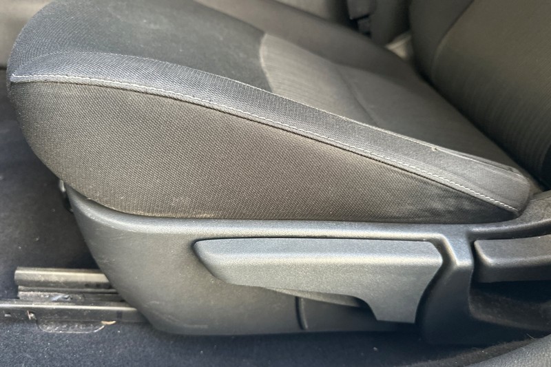 Nissan Sentra Vehicle Full-screen Gallery Image 13