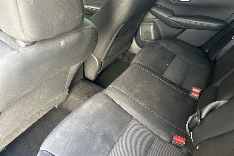Nissan Sentra Vehicle Full-screen Gallery Image 14