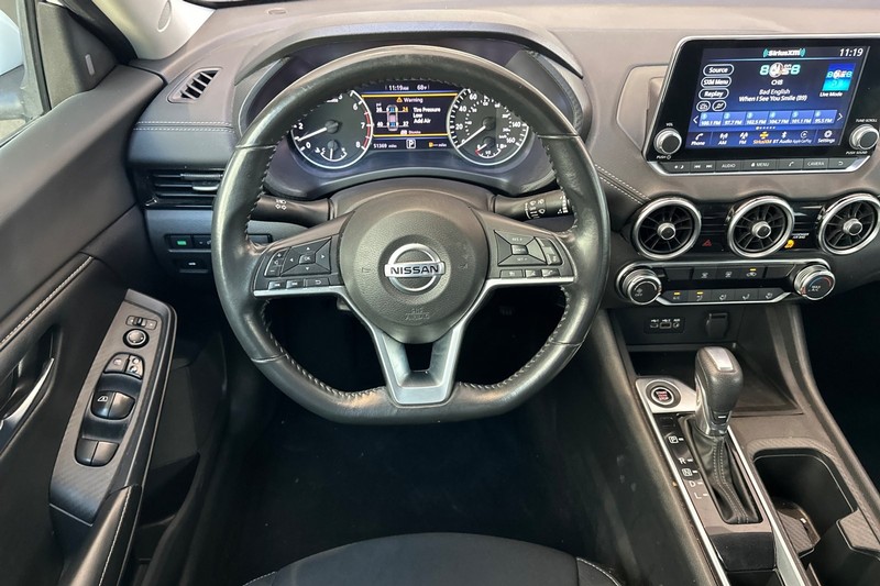 Nissan Sentra Vehicle Full-screen Gallery Image 16