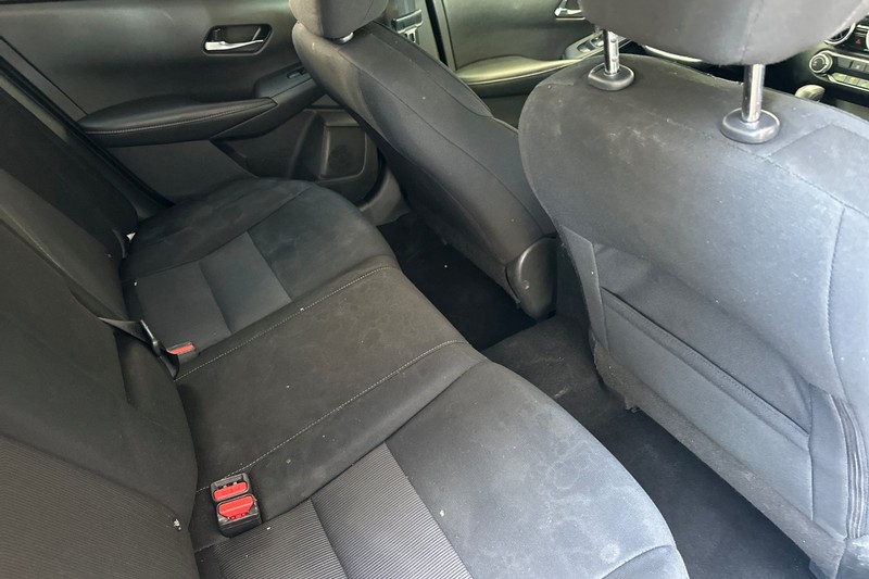 Nissan Sentra Vehicle Full-screen Gallery Image 17
