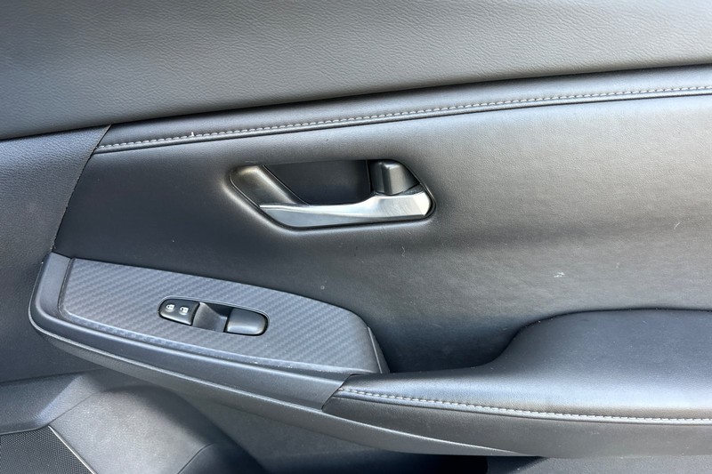 Nissan Sentra Vehicle Full-screen Gallery Image 20