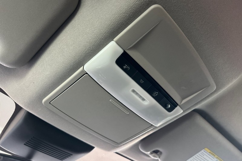 Nissan Sentra Vehicle Full-screen Gallery Image 23