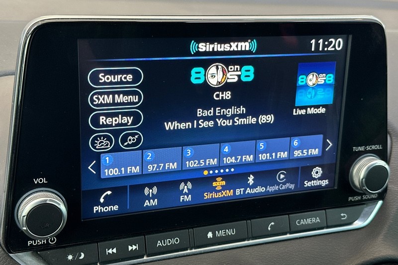 Nissan Sentra Vehicle Full-screen Gallery Image 25