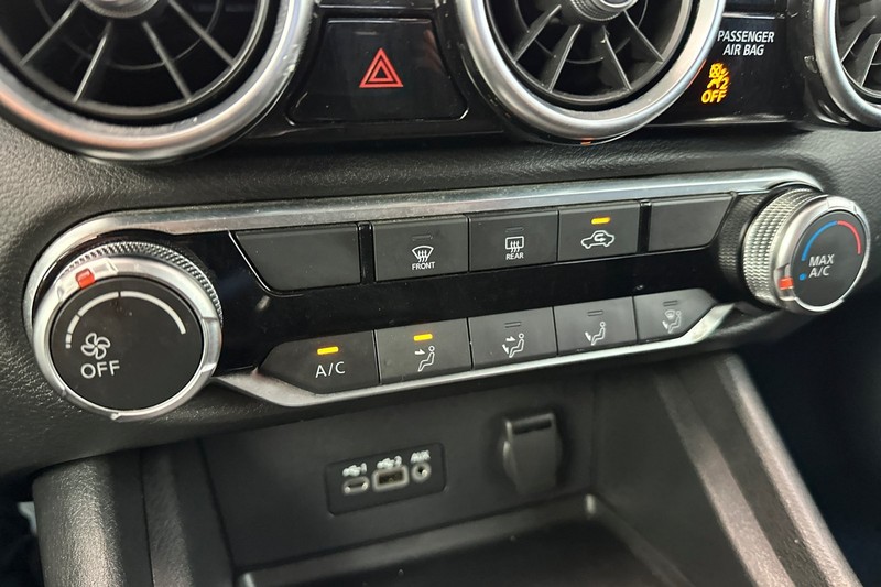 Nissan Sentra Vehicle Full-screen Gallery Image 27