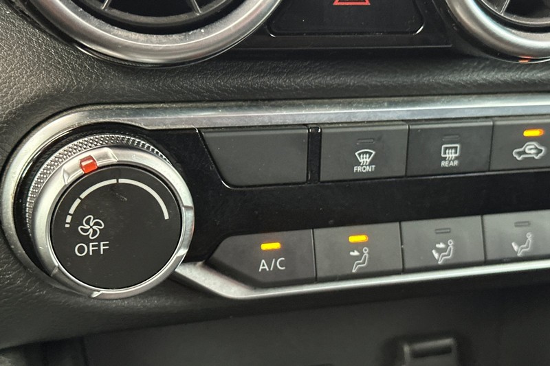 Nissan Sentra Vehicle Full-screen Gallery Image 28