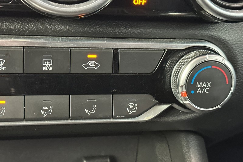 Nissan Sentra Vehicle Full-screen Gallery Image 29