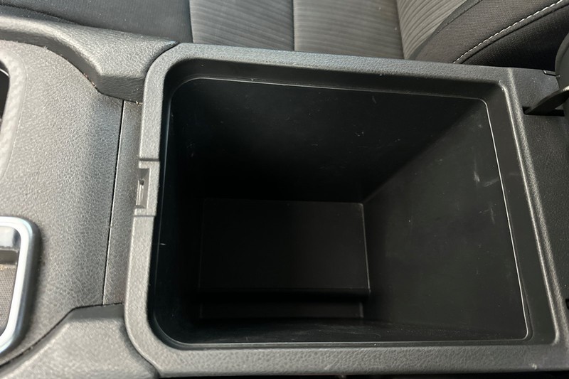 Nissan Sentra Vehicle Full-screen Gallery Image 31