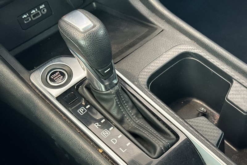 Nissan Sentra Vehicle Full-screen Gallery Image 32