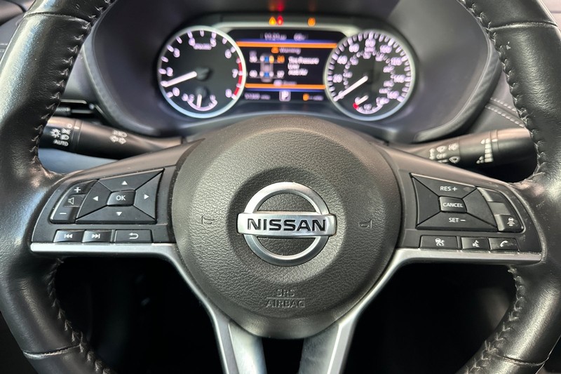 Nissan Sentra Vehicle Full-screen Gallery Image 33