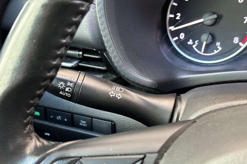 Nissan Sentra Vehicle Full-screen Gallery Image 35