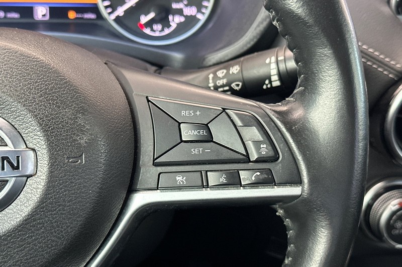 Nissan Sentra Vehicle Full-screen Gallery Image 36