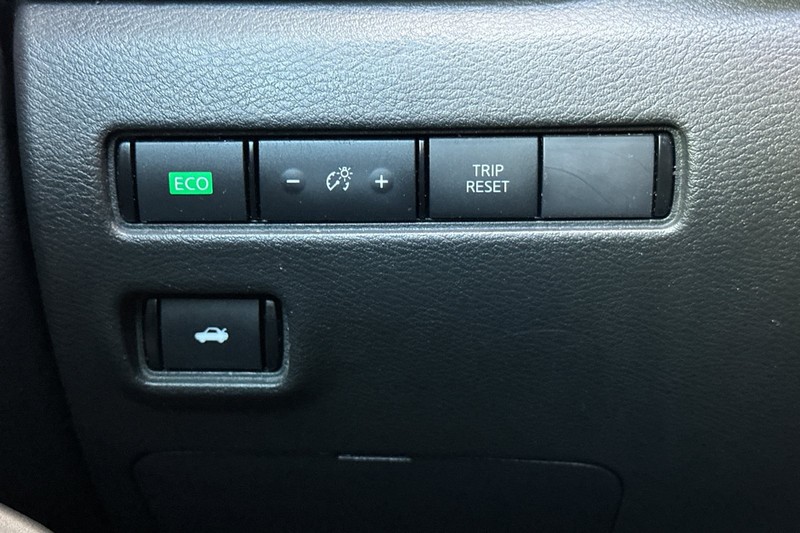 Nissan Sentra Vehicle Full-screen Gallery Image 39