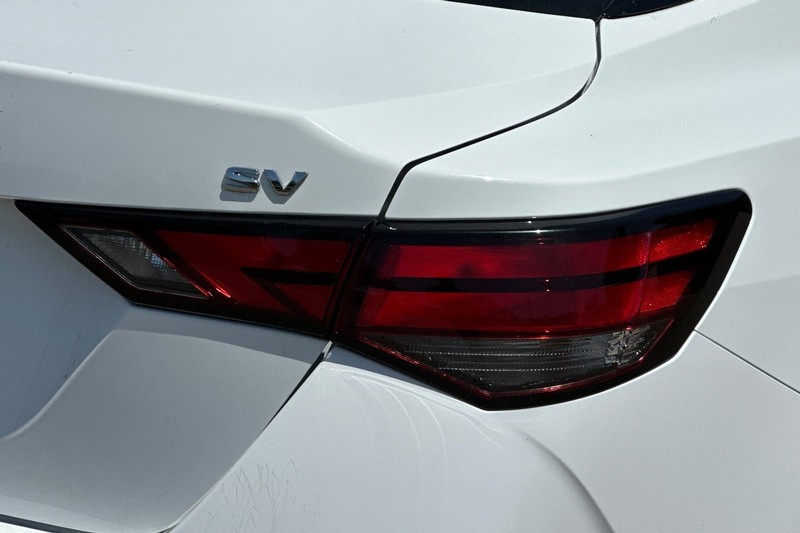 Nissan Sentra Vehicle Full-screen Gallery Image 46