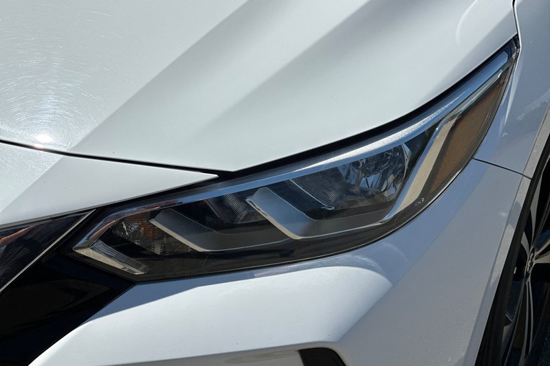 Nissan Sentra Vehicle Full-screen Gallery Image 48