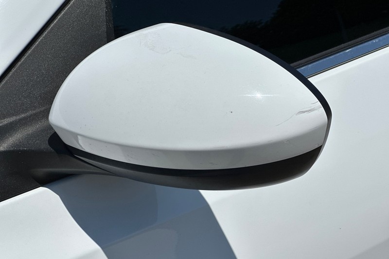 Nissan Sentra Vehicle Full-screen Gallery Image 49