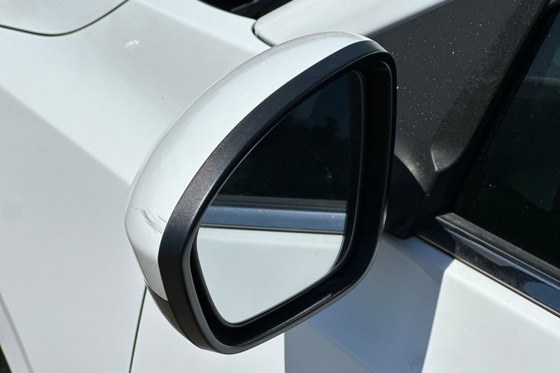 Nissan Sentra Vehicle Full-screen Gallery Image 50