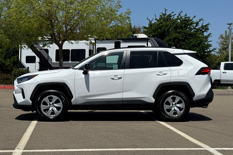 Toyota RAV4 Vehicle Full-screen Gallery Image 07