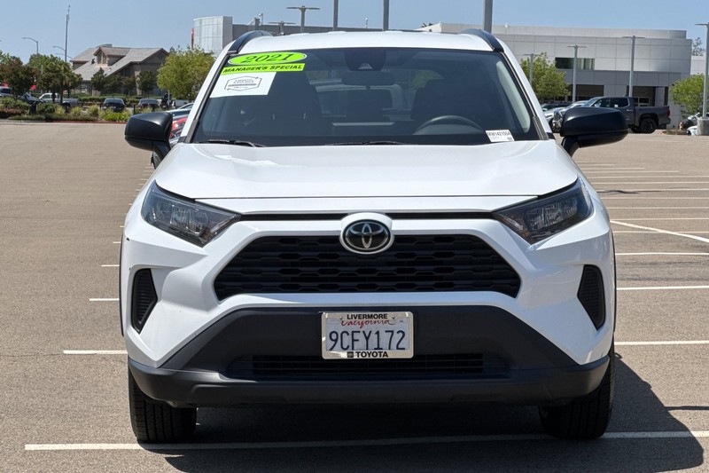 Toyota RAV4 Vehicle Full-screen Gallery Image 09