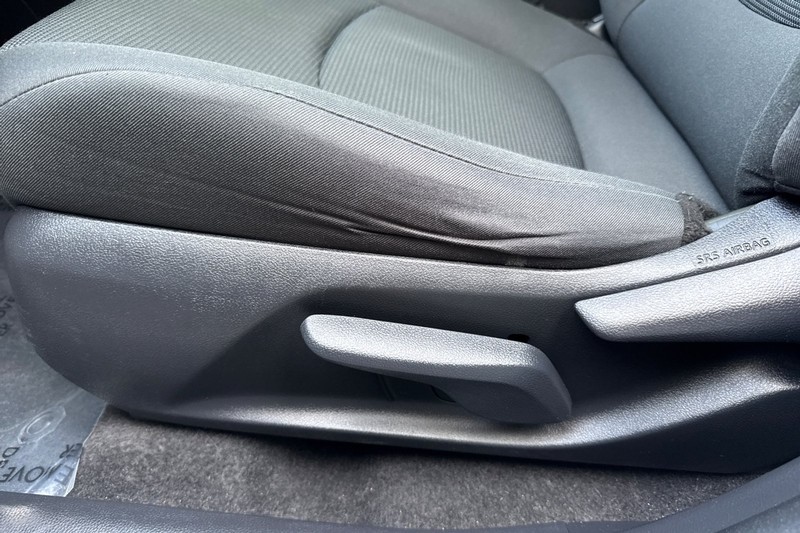 Toyota RAV4 Vehicle Full-screen Gallery Image 13