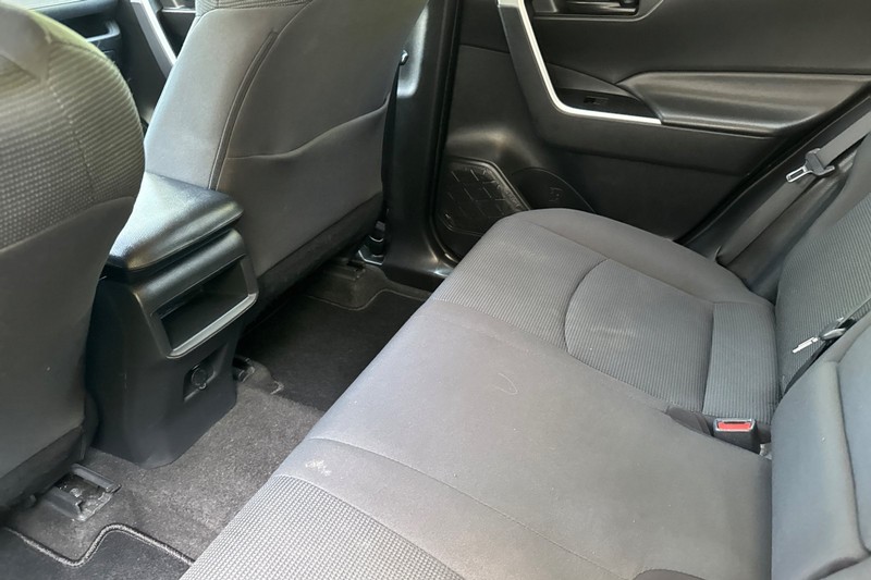 Toyota RAV4 Vehicle Full-screen Gallery Image 14
