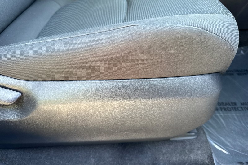 Toyota RAV4 Vehicle Full-screen Gallery Image 22