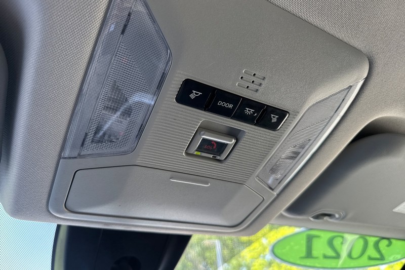Toyota RAV4 Vehicle Full-screen Gallery Image 23